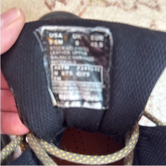 Merrell Brown and Black Men's Boots Electrical rated - Picture 11 of 13